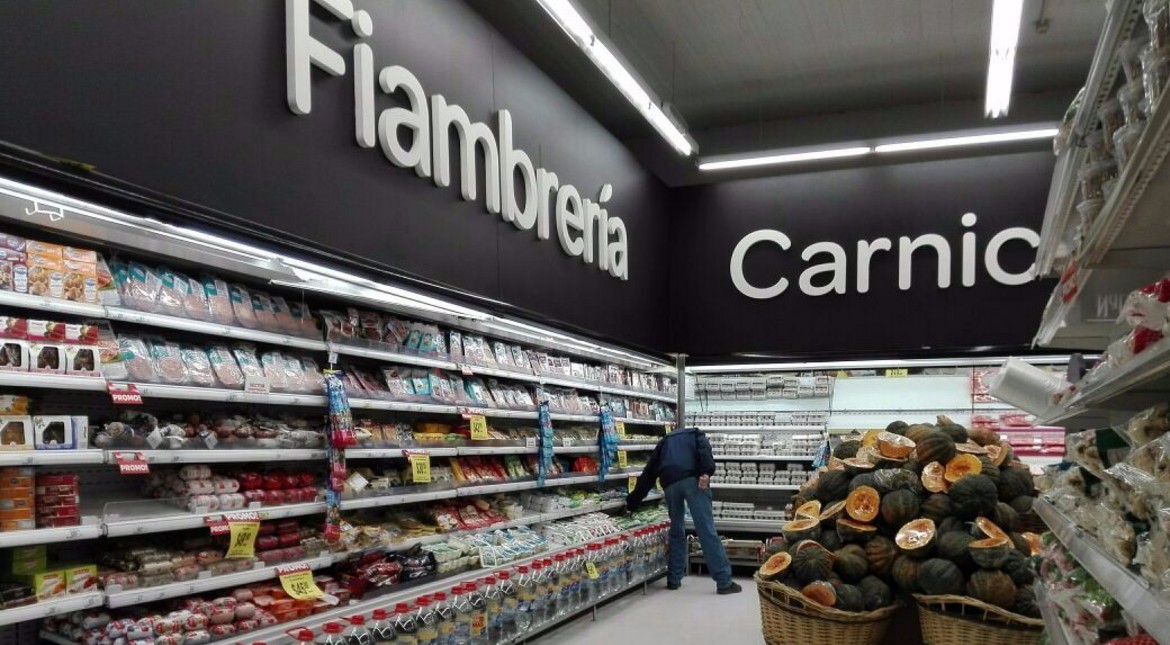 Bajan las ventas casi un 8% en supermercados y shoppings: el dato de la inflación que preocupa a la economía